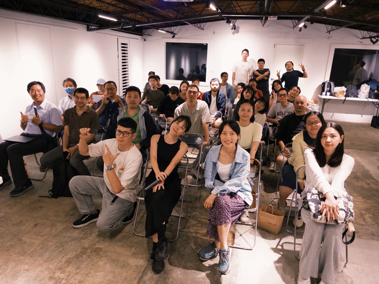 參與者在 WordPress 彩虹小聚現場大合照